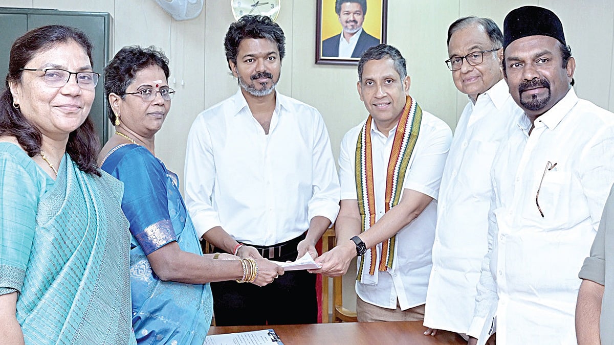 “எதிர்த்து நிக்க ஆளே இல்லை” போட்டியின்றி எம்பியாகும் காங்கிரஸ் பிரவீண் சக்கரவர்த்தி…. ஆடிப்போன எதிர்க்கட்சிகள் வட்டாரம்….!!