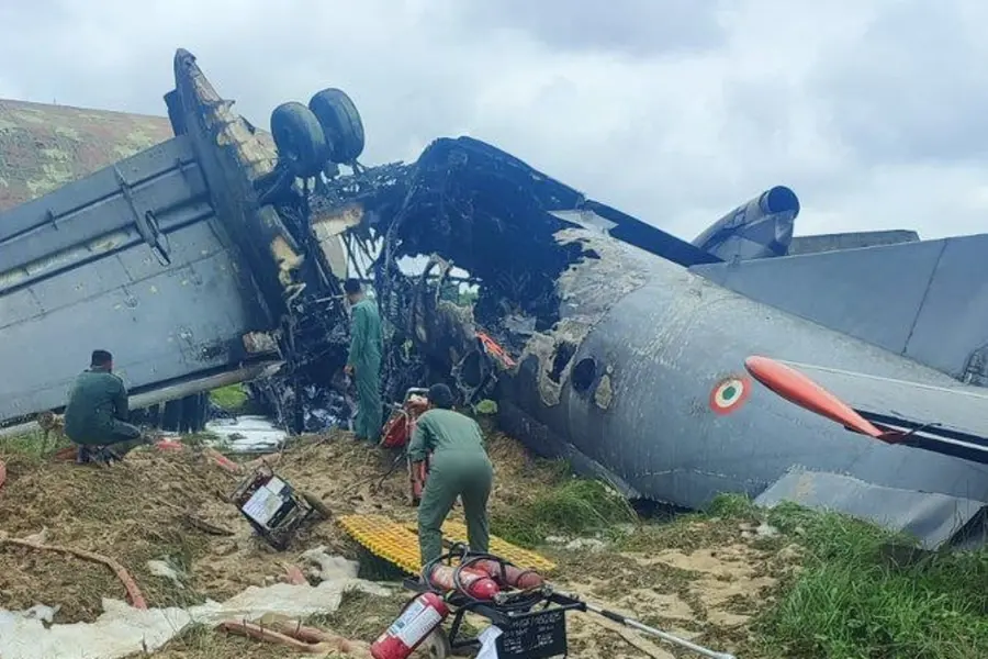 “ரன்வேயில் ஓடியபோதே வெடிச்சு சிதறிய விமானம்” 5 ராணுவ வீரர்களைப் பலிவாங்கிய கோர விபத்தின் ‘பகீர்’ பின்னணி….!!