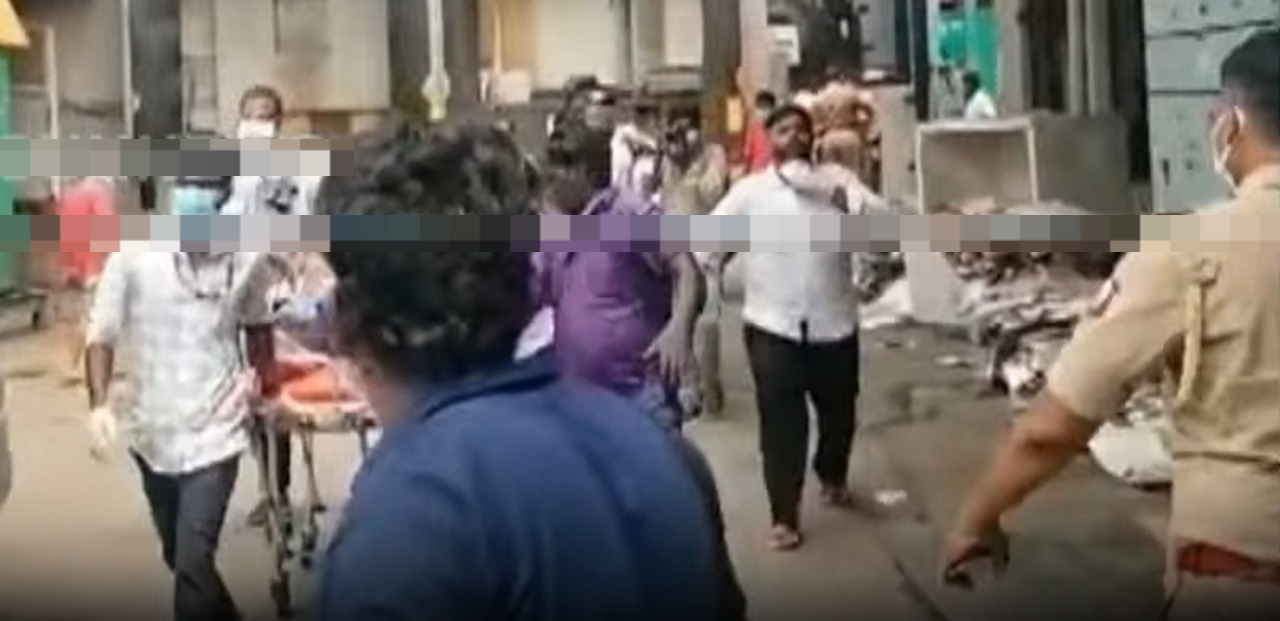 “திருவள்ளூர் இறால் ஆலையில் பயங்கரம்!”.. திடீரென கசிந்த அம்மோனியா வாயு.. 45-க்கும் மேற்பட்ட தொழிலாளர்கள் மயக்கம்.. வாய், மூக்கில் ரத்தம் வடிந்ததால் பரபரப்பு..!!
