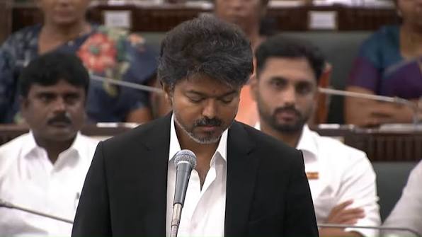 “இனிமே யார் என்னை என்னதான் நக்கல், கிண்டல் பண்ணினாலும் எனக்குக் கொஞ்சம்கூடக் கவலையே இல்லை.!” சட்டமன்றத்தில் கர்ஜித்த முதலமைச்சர் விஜய்.. ஆடிப்போன எதிர்க்கட்சி வரிசை..!!