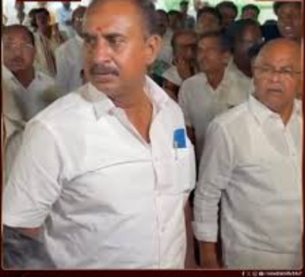 “துரோகி.. துரோகி..” முகம் சுருங்கிய எஸ்பி வேலுமணி.. அதிமுக தொண்டரின் அதிரடி முழக்கத்தால் பரபரப்பு.. வைரல் வீடியோ..!!!
