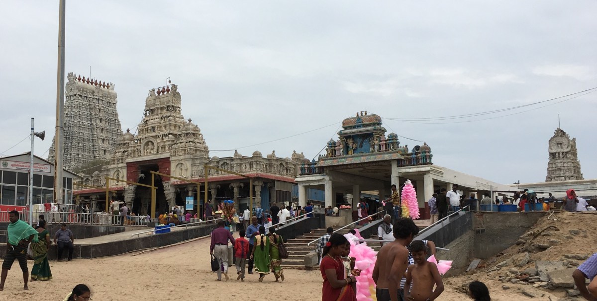 “ஒரே ஒரு ரெய்ட்.. மொத்தமாக தூக்கப்பட்ட அதிகாரிகள்!” திருச்செந்தூர் முருகன் கோவிலில் நடந்த அதிரடி மாற்றம்.. அமைச்சர் ரமேஷ் பிறப்பித்த உத்தரவு..!!”