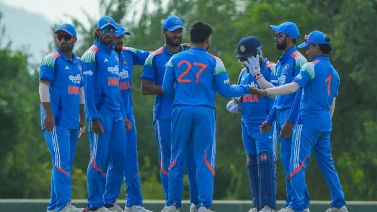 “லைட் கம்மியா இருக்குன்னு மேட்ச்சை அப்படியே முடிக்கப் பார்த்தாங்க !” நடுவர்களுடன் சண்டை போட்டுச் சூப்பர் ஓவர் வாங்கிய திலக் வர்மா.. இறுதியில் இலங்கையிடம் மண்டியிட்ட சோகம்..!!