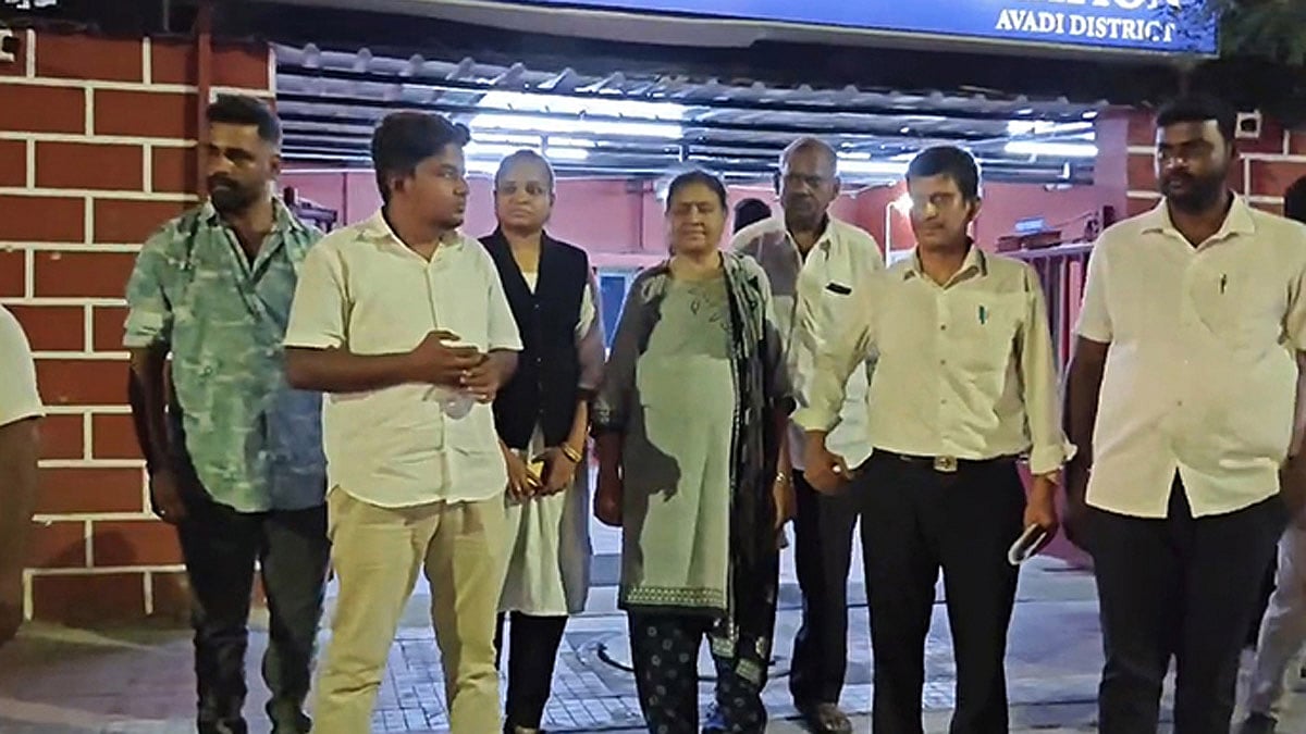 “எனக்கு எது நடந்தாலும் அவர்தான் முழு காரணம்” போலீஸ் ஸ்டேஷனில் கதறிய முதல் மனைவி…. நடிகர் சரவணன் மீது அடுத்தடுத்து பாயும் புகார்கள்….!!
