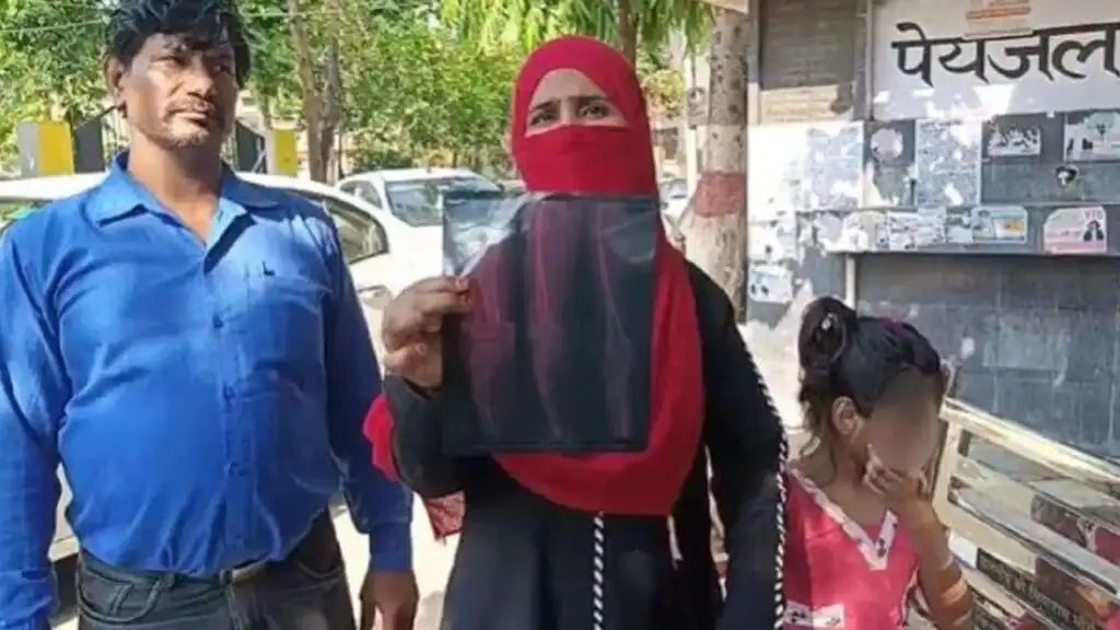 “கலெக்டரிடம் போனால் இப்படித்தான் நடக்கும்!” மாற்றுத்திறனாளி சிறுமியின் காலை மீண்டும் உடைத்த கொடூர டாக்டர்.. ஏழைத் தாய்க்கு நடந்த கொடுமை.. நெஞ்சை உலுக்கும் சம்பவம்..!!”