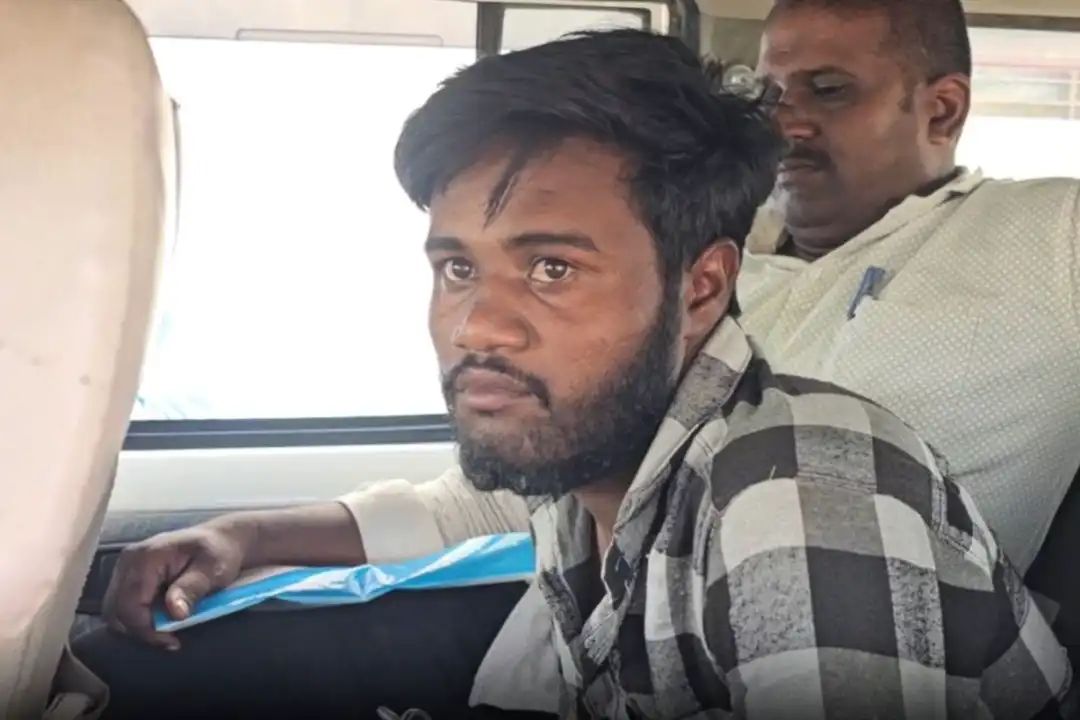 “வெறும் 1,500 ரூபாய்க்காகவா இப்படி ஒரு கொடுமை?” ஷீரடியில் 5 வயது சிறுவனைச் சித்திரவதை செய்த மாற்றான் தந்தை.. பெற்ற தாயின் கண் முன்னாடியே இந்த அராஜகமா?”