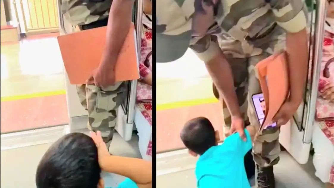 “இதயத்தைத் தொட்ட தருணம்.. டெல்லி மெட்ரோவில் நடந்த அதிசயம்.. பாதுகாப்பு வீரருக்கு சிறுவன் கொடுத்த மரியாதை பலரையும் வியக்க வைத்துள்ளது.. வைரலாகும் நெகிழ்ச்சியான காட்சி..!!”