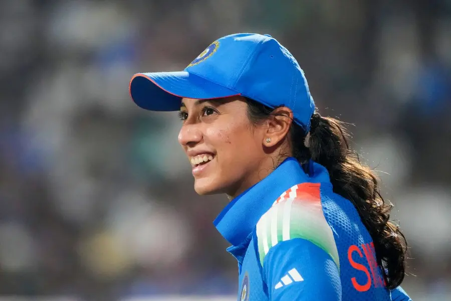 “மேட்ச் நடுவுல பீரியட்ஸ் வந்துட்டு” அம்பயர்கிட்ட போய்  ஓப்பனா சொன்னேன்…. ஸ்மிருதி மந்தனாவுக்கு ஏற்பட்ட அவஸ்தை….!!