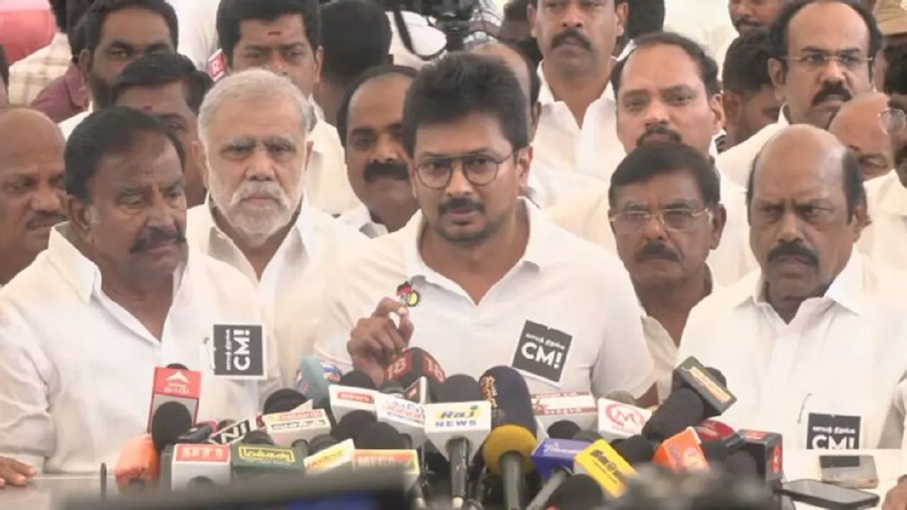 “திட்டத்தோட பேரை மாத்துனா மட்டும் மக்கள் மனசுல இருக்குற ஸ்டாலின் பேரை அழிச்சிரலாம்னு நினைக்கிறீங்களா ?” தவெக அரசை வறுத்தெடுத்த உதயநிதி ஸ்டாலின்..!!