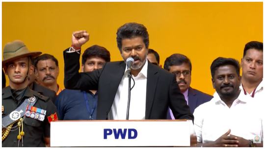 “வார்த்தையில் அல்ல.. செயலில் காட்டிய முதலமைச்சர்!” விஜய் போட்ட கணக்குல மத்த கட்சிகளுக்கும் சிக்கல்.? – தமிழக அரசியலை புரட்டிப்போட்ட தவெக-வின் மாஸ் மூவ்..!!