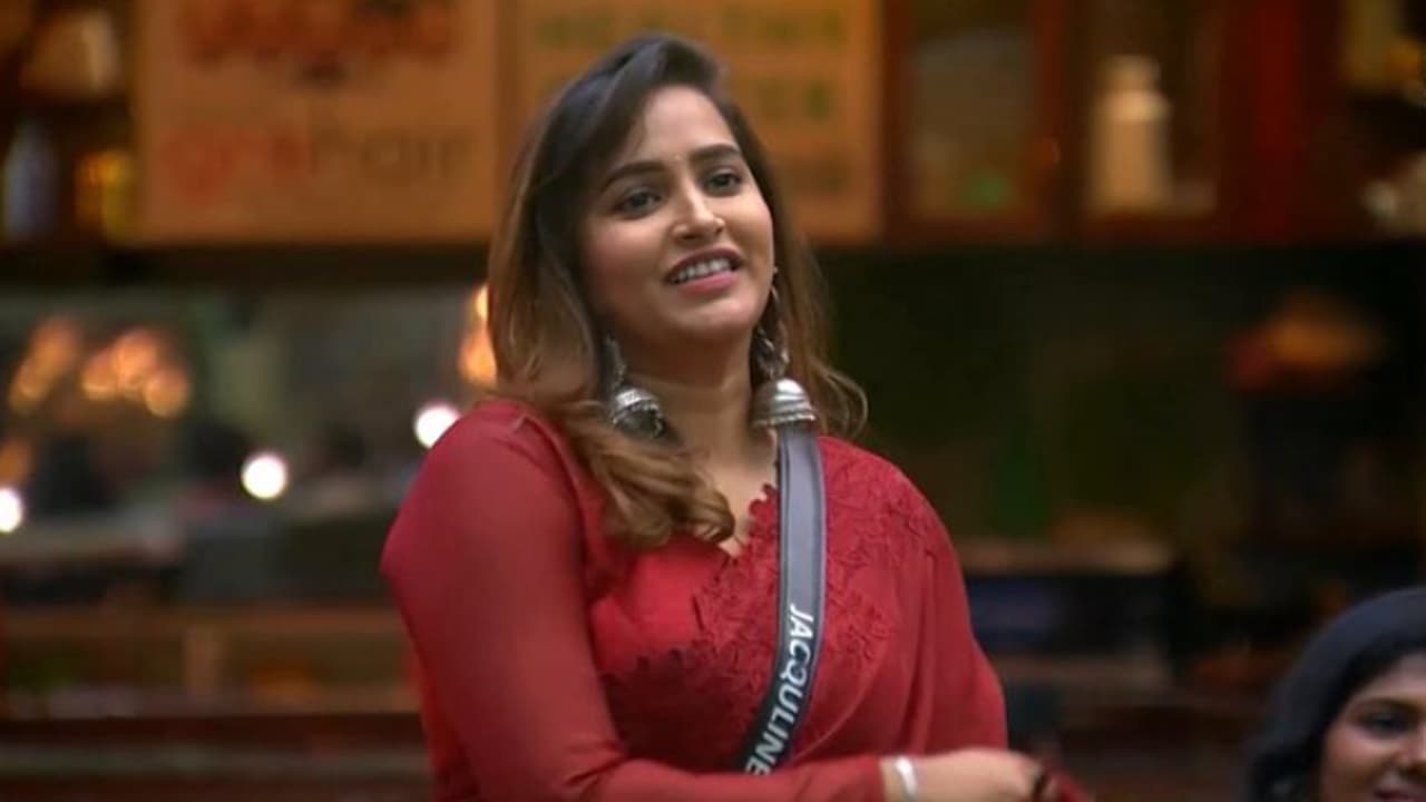 “வாடகை கட்ட கூட காசு இல்ல” அம்மாவோட நகைய அடகு வச்சுத்தான் பிக்பாஸ் போனேன்…. கண்ணீருடன் போட்டுடைத்த ஜாக்குலின்….!!