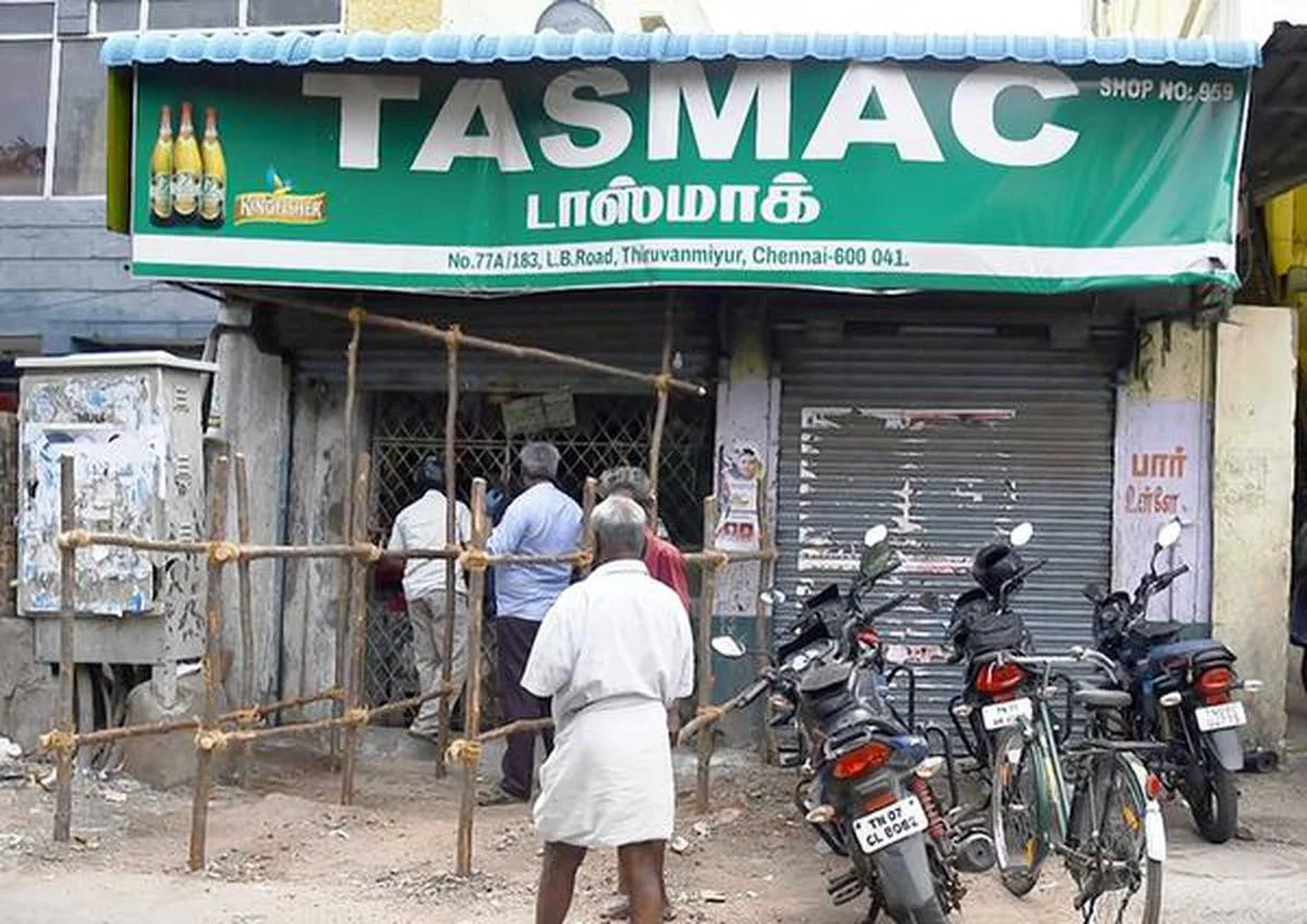 “அதிக விலைக்கு வித்தா வேலை போச்சு!”.. கூடுதல் விலைக்கு மது விற்பனைக்குத் தடை… அதிரடியில் இறங்கிய தமிழக அரசு..!!!