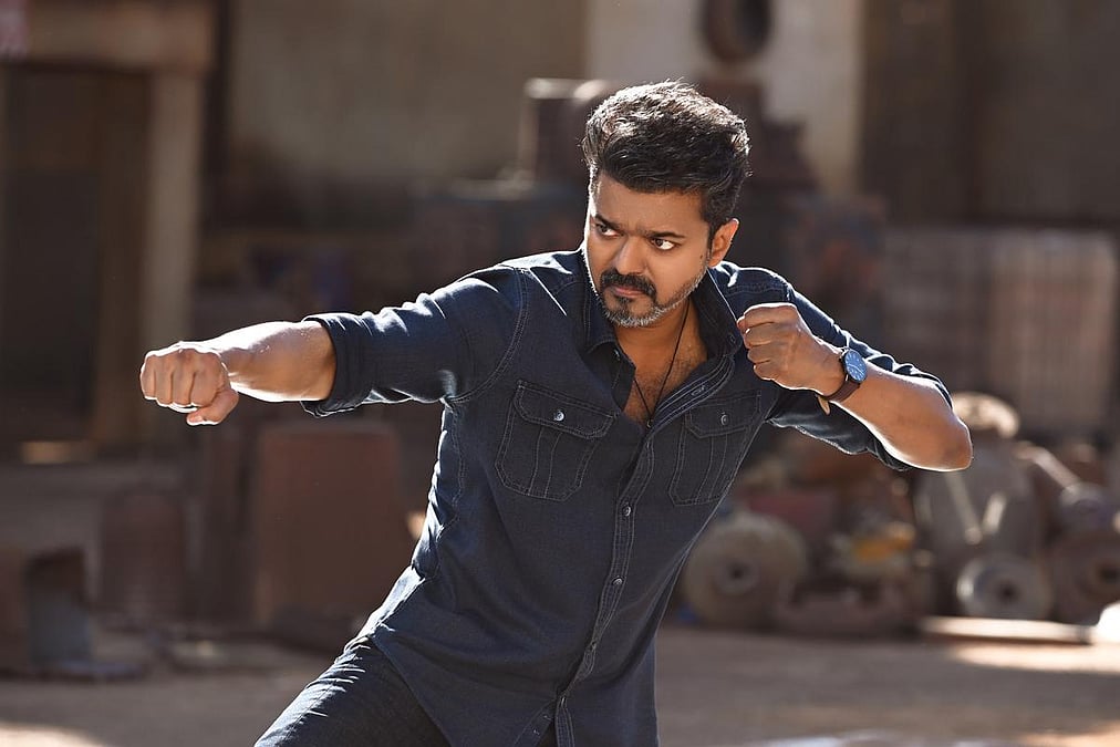 “விஜய்யின் ஜனநாயகன் படத்திற்கு திடீர் சிக்கல்!” – உயர் நீதிமன்றத்தில் அதிரடி வழக்கு தொடர்ந்த கிராம மக்கள்.. காட்சிகளை நீக்கக்கோரி நீதிமன்றம் நோட்டீஸ்..!!”