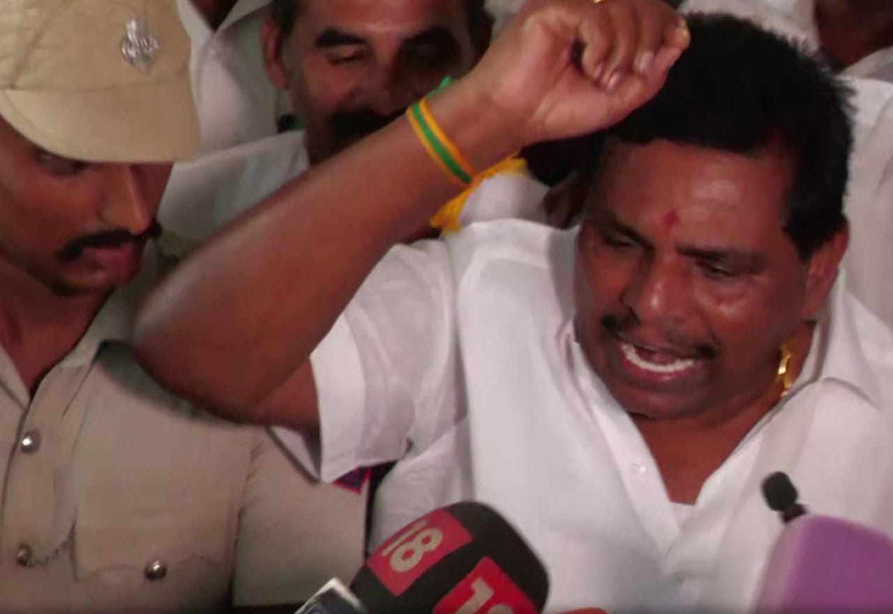 Breaking: MLA பதவியை ராஜினாமா செய்ய சொல்லிட்டு தவெகவுக்கு வர சொல்றாங்க.. எவ்வளவு பணம் வேண்டுமானாலும் தருவாங்களாம்…. அனிதா ராதாகிருஷ்ணன் பரபரப்பு பேட்டி…!!!