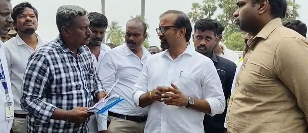 “1 நெல் மூட்டைக்கு 50 ரூபாய் லஞ்சமா?”… நெல் கொள்முதல் நிலைய ஊழலை அம்பலப்படுத்திய அமைச்சர்… கடலூரில் அதிரடி சஸ்பெண்ட்..!!!