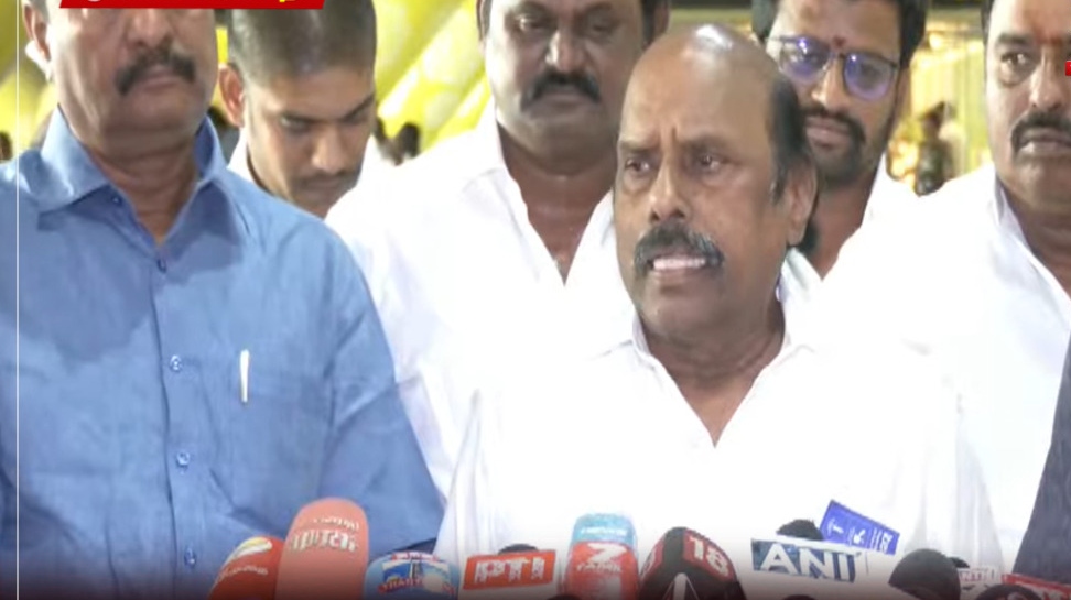 “பதுங்குற பழக்கமே திமுகவுக்கு கிடையாது!”… தப்பிக்க முயன்றாரா எ.வ.வேலு?… நெத்தியடி பதிலால் வாயடைத்துப்போன விமர்சகர்கள்..!!!!