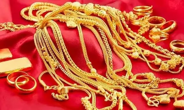 காலையிலேயே செம சர்ப்ரைஸ்..! தங்கம் விலை ஒரே நாளில் ரூ‌.1200 சரிவு.. வெள்ளி விலை ரூ.10,000 குறைந்தது…!!