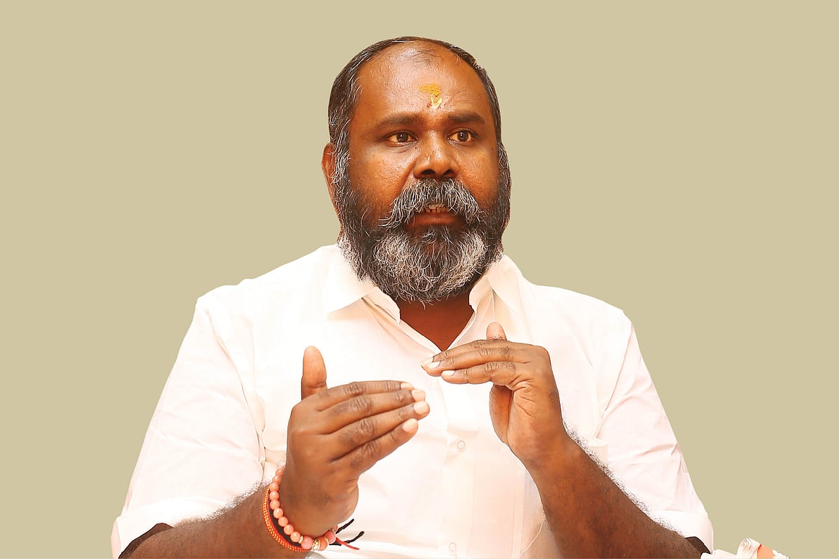“இப்படியே போனா  356வது பிரிவு பாயும்….!” ஆளுநரிடம் கொடுத்த வாக்கை மீறி குதிரை பேரம் நடக்குது….தமிழக அரசியல் வட்டாரங்களை அதிர வைத்த ஆர்.பி.உதயகுமாரின் பகீர் குற்றச்சாட்டு….!!