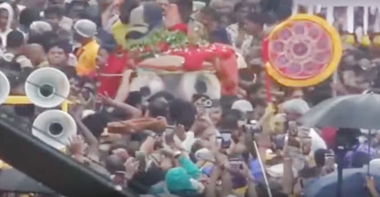 Breaking: புகழ் பெற்ற பூரி ஜெகநாதர் கோவில் ரத யாத்திரையில் கூட்ட நெரிசல்.. ஒருவர் பலி.. 120 பேர் படுகாயம்… பெரும் பரபரப்பு…!!