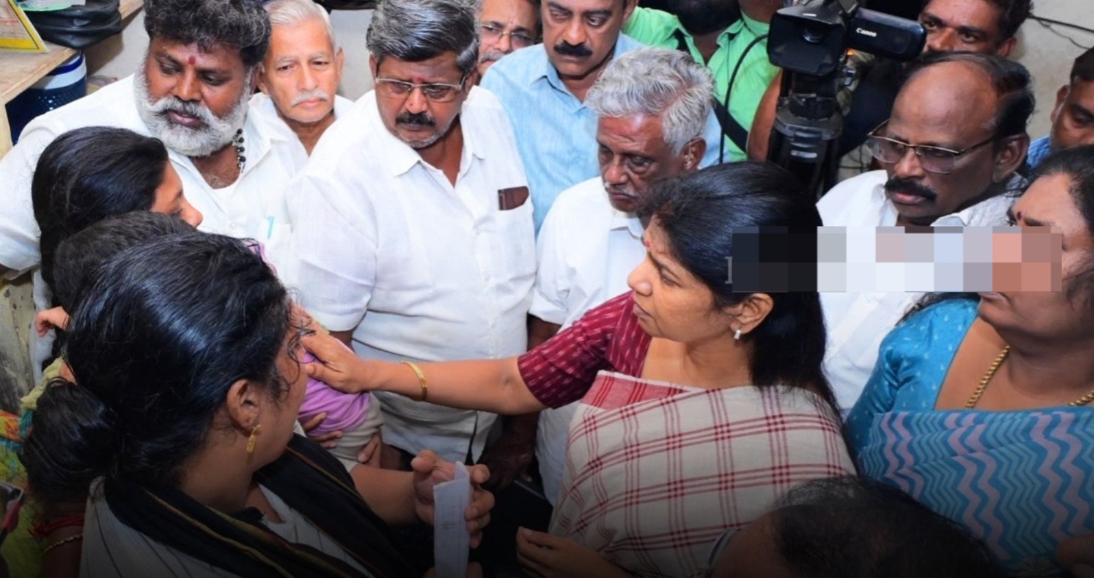 “காவல் மரணம்.. அடுத்தகட்ட நடவடிக்கை என்ன?”… குடும்பத்தினரை நேரில் சந்தித்து ஆறுதல் கூறிய கனிமொழி.. நாகர்கோவிலில் பரபரப்பு..!!!