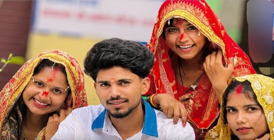 ஒரே ஒரு கேமரா மேன்..! 3 சகோதரிகளின் விபரீத காதல் ஆசை.. ஒரே நேரத்தில் தாலி கட்டி 3 பேரை பொண்டாட்டியாக்கிய வாலிபர்… என்ன கொடுமை இது.. பரபரப்பு சம்பவம்..!!