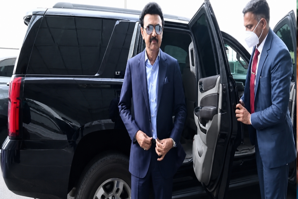 “அறிவாலயத்துக்கு வர்ற நம்ம உடன்பிறப்புகள் எல்லாரும் ‘நாங்க இருக்கோம்.. மீண்டும் வருவோம்’னு சொல்ற அந்த வார்த்தை எனக்குள்ள புது எனர்ஜியைக் கொடுக்குது!” எக்ஸ் தளத்தில் மு.க.ஸ்டாலின் வெளியிட்ட அந்த  பதிவு..!!