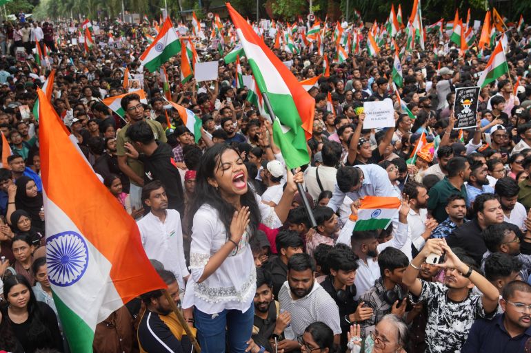 “கல்லூரி வகுப்பறையில் நுழைந்து அதிரடி கைது!” – நீட் போராடும் மாணவர்களை ஒடுக்கும் கொடூரம்.. தவெக அரசின் இரட்டை வேடத்தால் வெடிக்கும் சர்ச்சை..!!”