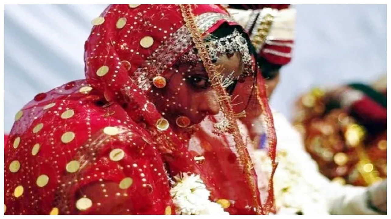 “நீ என்னைத் தொட்டால், உன்னைக் கொன்றுவிடுவேன். நான் ஏற்கனவே இன்னொருவருக்குச் சொந்தமானவள்”.. முதலிரவு அறையில் அலறிய கணவன்.. பகீர் சம்பவம்..!!!