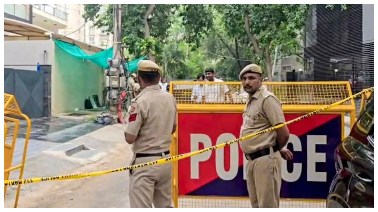 “அவ என் ஒரே பொண்ணு.. என்னையும் கூட்டிட்டு போயிடுடா”.. சடலத்தைக் கட்டிப்பிடித்து கதறிய தாய்.. 7 வயது பிஞ்சுவை சீரழித்து.. இரும்பு கம்பியால் அடித்து.. 3-வது மாடியில் இருந்து வீசிய கொடூரம்..!!!