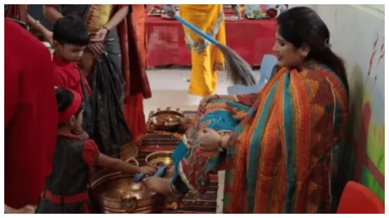 “டேய் தம்பி… வந்து என் காலைக் கழுவுடா!”.. நகராட்சிப் பள்ளியில் பிஞ்சுச் சிறுவர்களுக்கு நேர்ந்த கொடூரம்!.. பெண் கார்ப்பரேட்டரின் அதிகார அத்துமீறலால் கொந்தளித்த மக்கள்…!!!