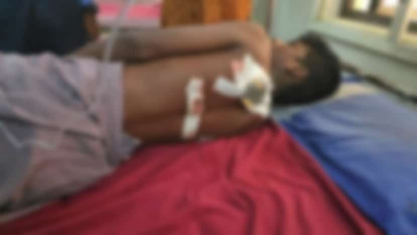 BREAKING: பள்ளி வளகத்திற்குள் மாணவனுக்கு கத்திக்குத்து…. சக மாணவர்கள் இருவர் அதிரடி கைது….!!