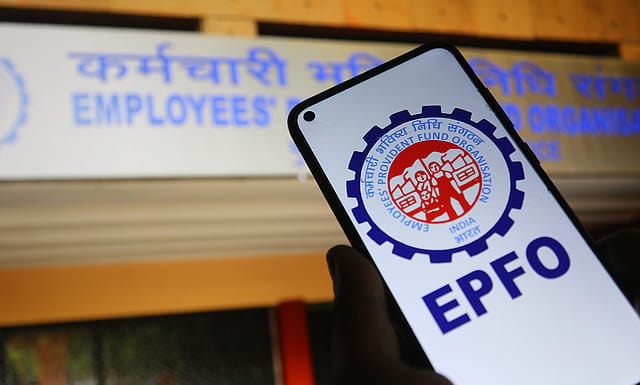பிஎஃப் (PF) வச்சிருக்கவங்களுக்கு செம்ம ஹேப்பி நியூஸ்…. ஜூலை 15-க்குள்ள அக்கவுண்ட்டுக்கு வரும் 8.25% வட்டி காசு….!!