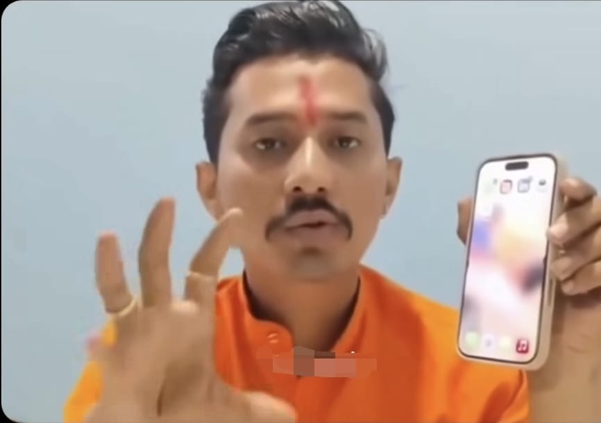 “அஸ்ஸலாமு அலைக்கும்-க்கு பதில் சொல்லுது…. ஆனா ஜெய் ஸ்ரீ ராம்க்கு சொல்லல” SIRI-யால் டென்ஷனான நபர்…. ஐபோன் நிறுவனத்தின் மீது புகார்….!!