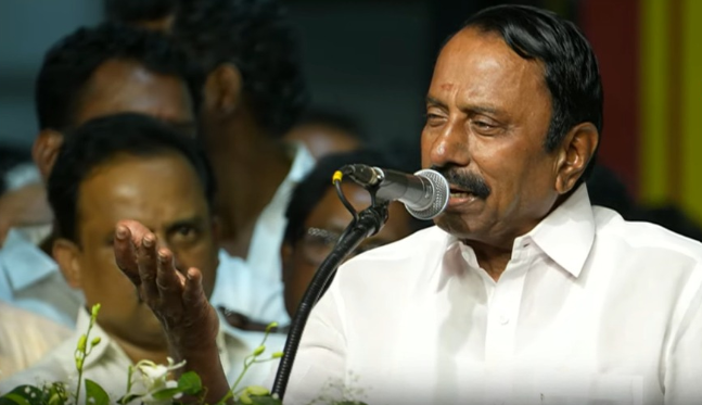 “எம்.ஜி.ஆர், ஜெயலலிதா இருந்தவரைக்கும்தான் அது அதிமுக, இப்ப ஈபிஎஸ் வச்சிருக்கிறது”…  அவர் பின்னாடி வெறும் 10 பேர்தான் இருக்காங்க.. முன்னாள் அமைச்சர் செங்கோட்டையனின்  அந்த ஆக்ரோஷ பேச்சு..!!
