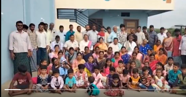 “6 தலைமுறையா எங்க குடும்பத்துல இருக்குற 83 பேரும் ஒரே வீட்டுல வாழ்றதை நினைச்சா பெருமையா இருக்கு!” ஒட்டுமொத்த இந்தியாவையுமே வியக்க வைத்துள்ள விசித்திர கூட்டுக்குடும்பத்தின் ரகசியம்..!!