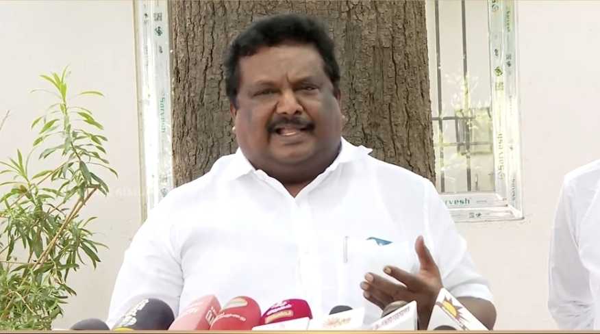 “குரல் பரிசோதனை நடத்திக்கோங்க…. நான் ரெடி” சிசிபி போலீசாரை பார்த்து கெத்து காட்டிய சிவசங்கர்….! முன்னாள் அமைச்சர் பேச்சால் அறிவாலயத்தில் கிளம்பிய புதிய சலசலப்பு….!!