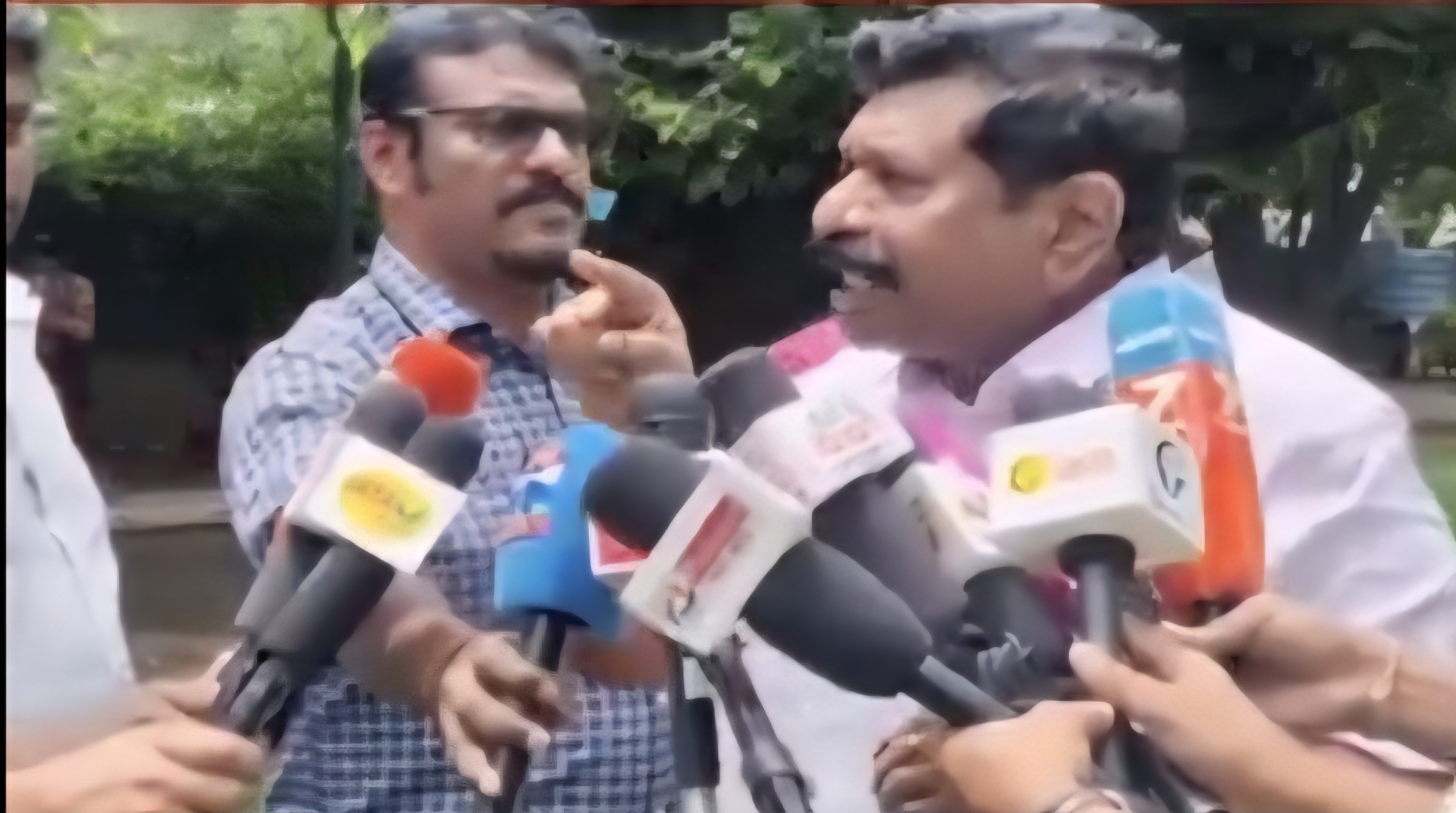 ​”தமிழ்நாட்டுல தொகுதிகள் காலியானதா சதி செஞ்சு சித்தரிச்சிருக்காங்க” – தேர்தல் ஆணையத்தில் இன்பதுரை அதிரடி முழக்கம்….!!