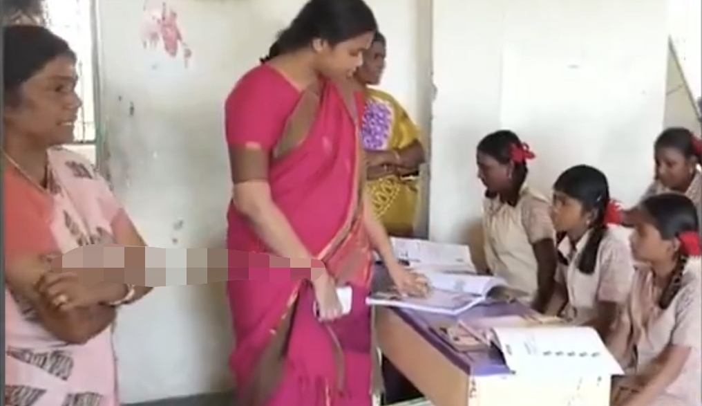 “மனப்பாடம் பண்ண கூடாது, புரிஞ்சி படிக்க வைங்க” ஆங்கிலத்தில் திணறிய மாணவிகள்…. ஆசிரியைக்கு டோஸ் விட்ட அமைச்சர் கீர்த்தனா….!!