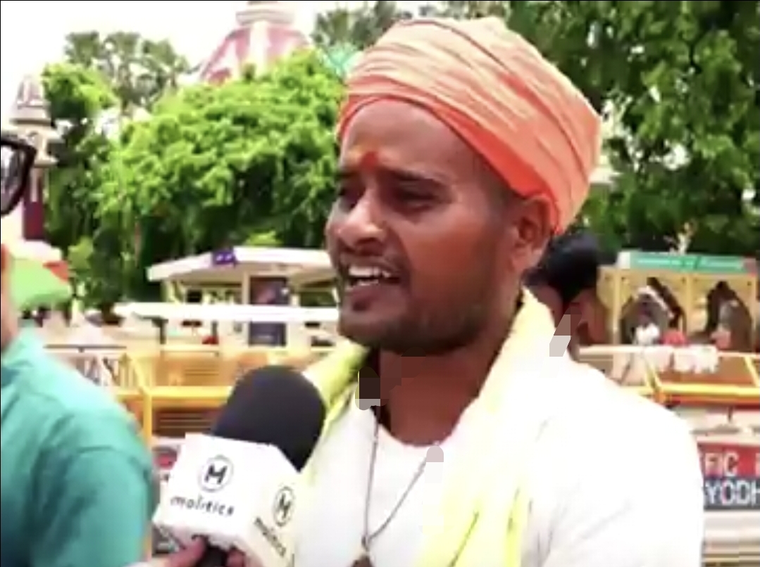 “போனில் பேசும் பாய்ஸ், கேர்ள்ஸை ஜெயில்ல போடுங்க!” ராமரின் சட்டம்தான் வரணும்… கலாச்சாரத்தைக் காக்கச் சொல்லி நபர் செய்த ரகளை வீடியோ இணையத்தில் வைரல்…!!