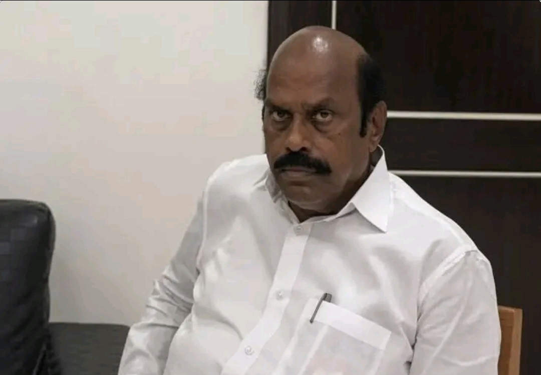 FLASH: ​சிங்கப்பூரிலிருந்து இன்று சென்னை திரும்புகிறார் EV வேலு…. நாளை லஞ்ச ஒழிப்புத்துறை முன்பு ஆஜர்….!!