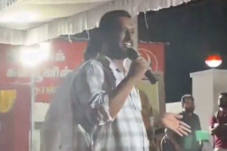 ​”நீட் தேர்வுக்கு எதிர்ப்பா…. விஜய் மீது கடுப்பா?” போராட்டத்தில் ரூட் மாறிய போர்க்களம்…. கொந்தளிக்கும் தவெக தொண்டர்கள்….!!