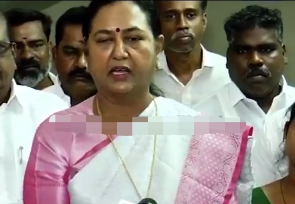“சினிமா பார்த்து தியேட்டர்ல அழுதா போதாது” அரிசி விலை உயர்வால் கொந்தளிப்பு…. தவெக அமைச்சர்களை வெளுத்து வாங்கிய பிரேமலதா….!!