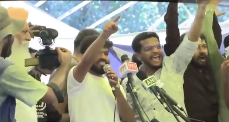 “எங்களோட வெற்றி இது” தர்மேந்திர பிரதான் ராஜினாமாவால் டெல்லியில் தெறிக்கும் கொண்டாட்டம்….!!