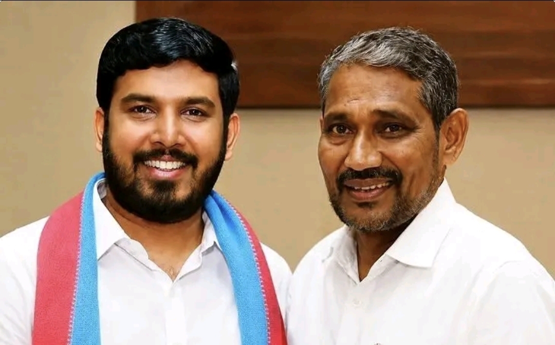 “என்னய்யா…. இவரு இப்படி பேசுறாரு…. அவரு அப்படி பேசுறாரு” தவெக-வை குழப்பும் திருமாவளவன் டீம்…. பரபரக்கும் அரசியல் களம்….!!