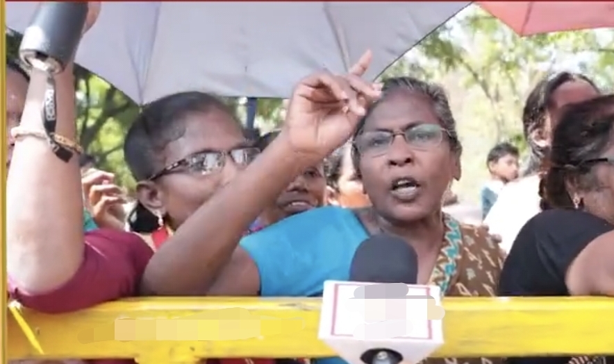 “எங்களுக்கும் விஜய் கவர்ச்சி காட்டினாரா?” – 60 வயது பாட்டியின் காரசார கேள்வி…. இனி எல்லா தேர்தலையும் தவெக தான்…. வைரலாகும் வீடியோ….!!