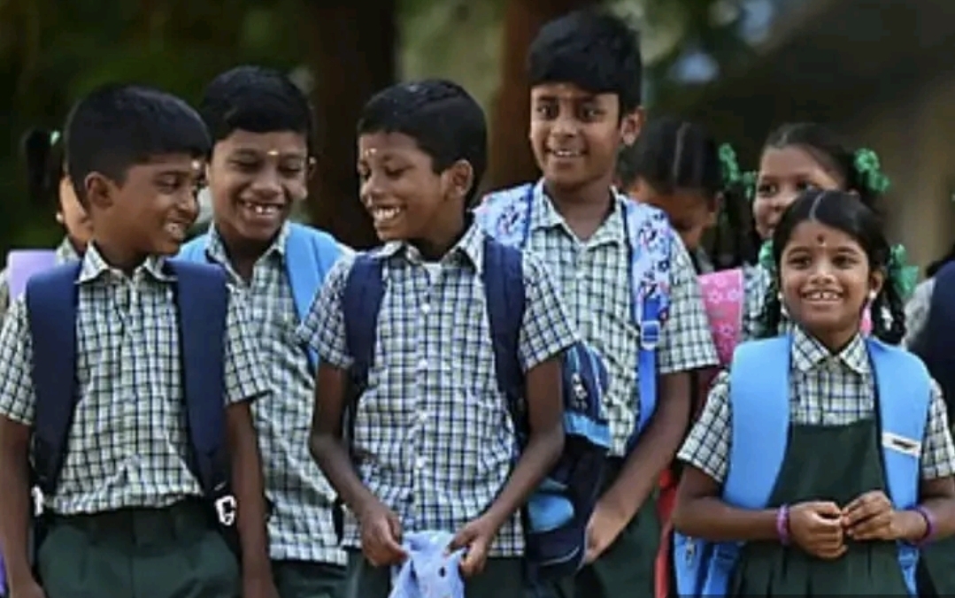 “மாணவர்களுக்கு கொண்டாட்டம் தான் போங்க” வெள்ளி, சனி, ஞாயிறு….. தொடர்ந்து 3 நாள் லீவ்…. எகிறும் ஜாலி மூடு….!!