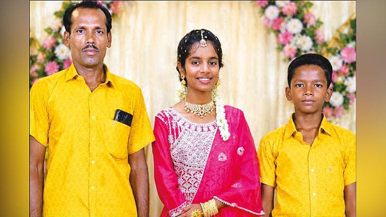 தூங்கிக் கொண்டிருந்த பிஞ்சு குழந்தைகள்..! மின்சார வயரை வைத்து கட்டி துடிக்க துடிக்க கொன்ற தந்தை.. மனைவி பிரிந்ததால் நள்ளிரவில் நடந்த பயங்கரம்..!