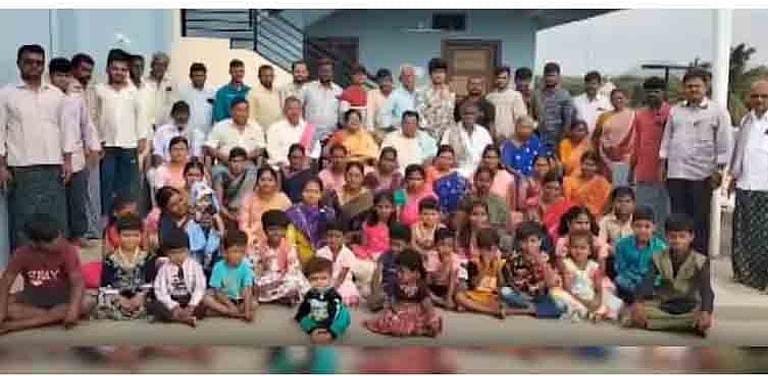 “என்னது… ஒரே வீட்டுல 100 பேரா?!” – 6 தலைமுறையா ஒன்றாக வாழும் ஆந்திரா பேமிலி…!