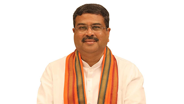30 வருஷத்துக்கு முன்னாடி இதே பிரச்சனைக்காக லத்தி அடி வாங்கிய போராளி… இன்னைக்கு அவருக்கு எதிராகவே போராட்டம்…. கல்வி அமைச்சரின் பழைய  கதையை பார்த்து ஷாக்கான மாணவர்கள்…!!
