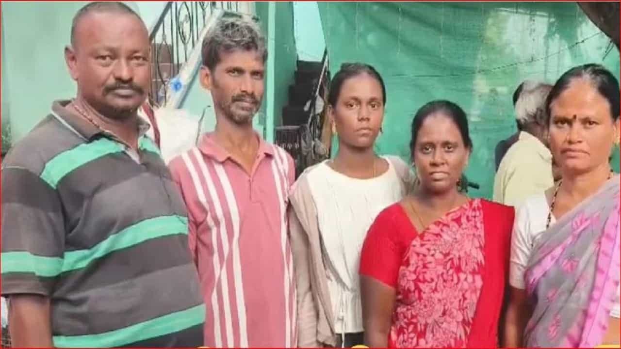 30 வருஷம் ஆகிட்டு..! 10-ம் வகுப்பு தேர்வில் தோல்வியடைந்ததால் வீட்டை விட்டு ஓடிய சிறுவன்… தேர்தல் ஆணையத்தின் ஒற்றை சரி பார்ப்பால் கண்ணீரில் தாய் தந்தை.. நடந்தது என்ன..?